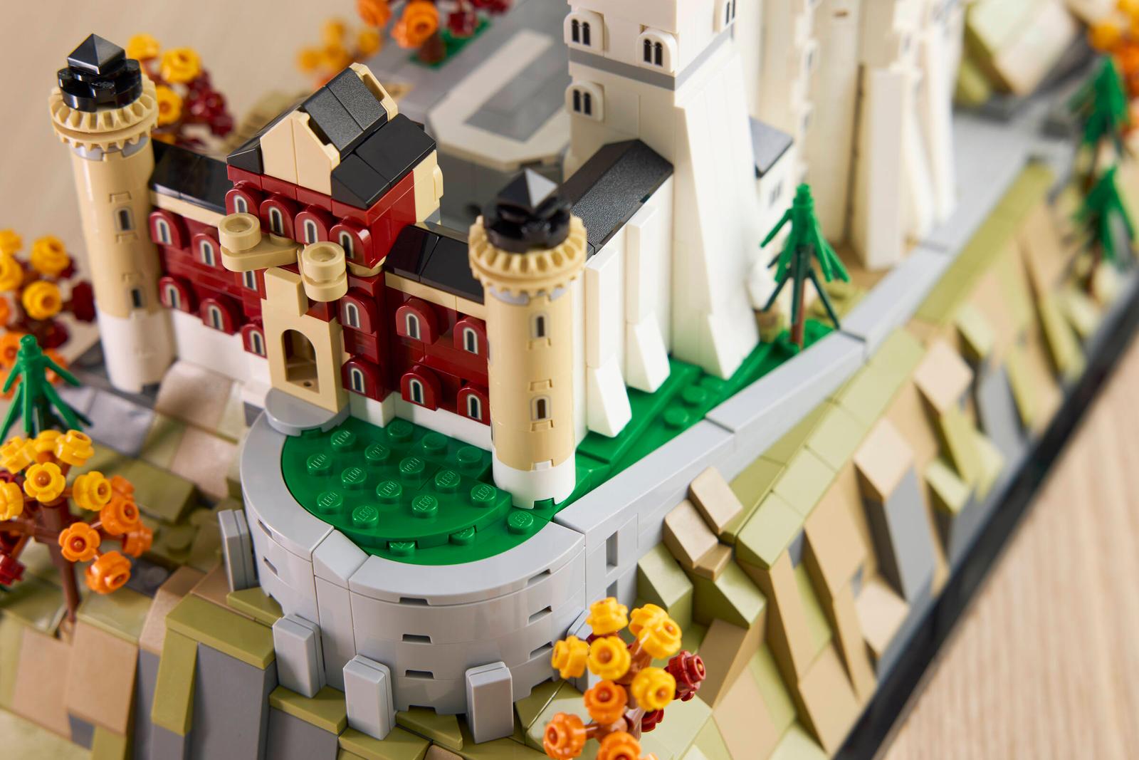 LEGO Architecture Sets - Neuschwanstein Castle #21063
