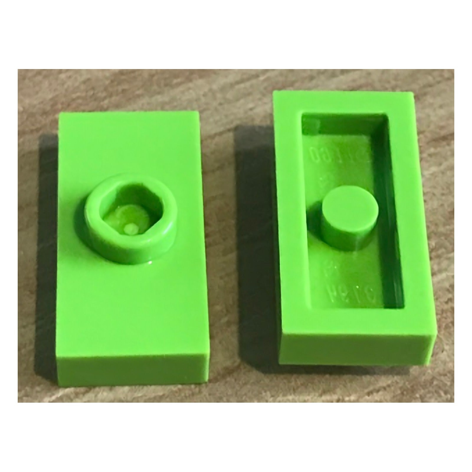 LEGO Platte modifiziert 1 x 2 mit 1 Noppe ohne Nut (Jumper) (3794a)
